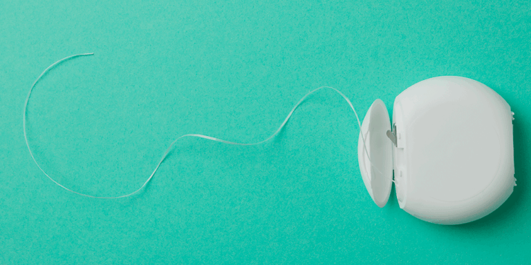 Explicamos como passar o fio dental da forma correta