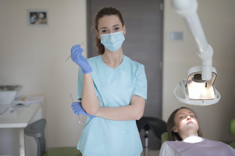Qual é o fio dental para quem usa aparelho?