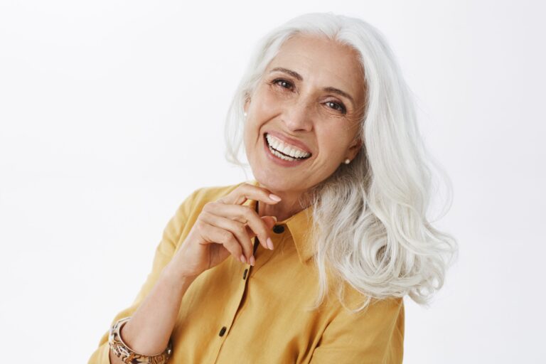 Como é feito o implante dentário?